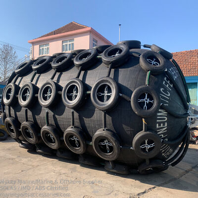 Besorgen D2000 L4000 Marine Pontoon Boje Marine aufblasbare Fender ISO9001 zertifizierte schwimmende Yokohama Gummi Marine Fender Online-Herstellung